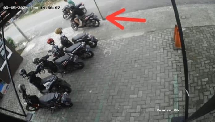 lupa_cabut_kunci_sepeda_motor_dibawa_lari_maling