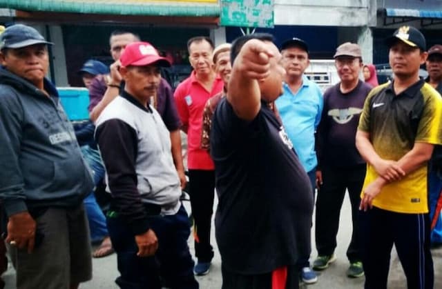 lurah_galang_tertibkan_pedagang_pinggir_jalan