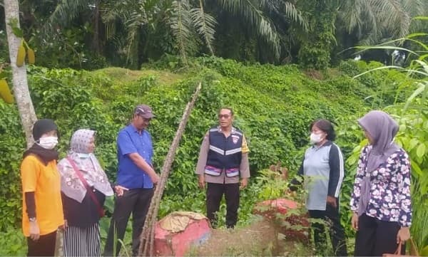lurah_mekar_sentosa_cek_tapal_batas_dengan_ptpn_iii_kebun_rambutan