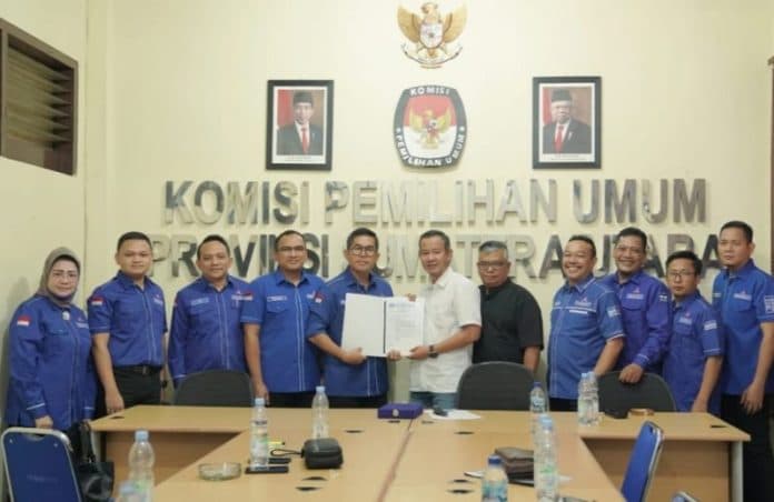 m_lokot_nasution_serahkan_po_partai_demokrat_ke_kpud_sumut