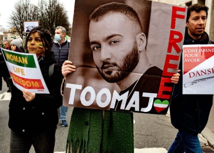 ma_iran_batalkan_hukuman_mati_rapper_toomaj_salehi