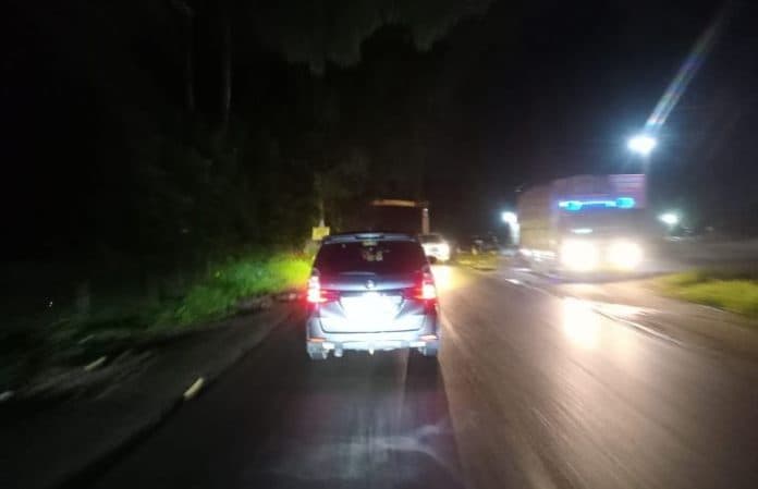 macet_di_sibolangit_disebabkan_pengendara_mobil_saling_potong_hingga_berlapis