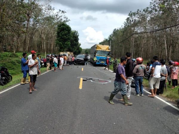 mahasiswa_asal_serbelawan_tewas_bertabrakan_di_jalan_medan