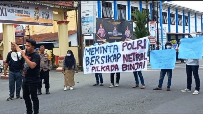 mahasiswa_binjai_unjuk_rasa_tuntut_netralitas_polri_dalam_pilkada