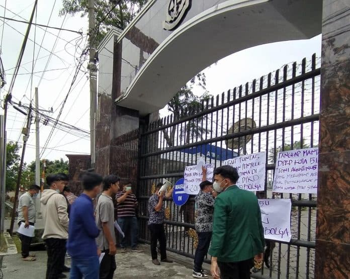 mahasiswa_desak_kejati_sumut_usut_dugaan_korupsi_perjalanan_dinas_dprd_sibolga