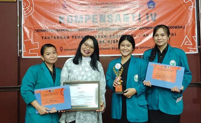 mahasiswa_fis_unimed_juara_1_dan_best_presentation_dalam_ajang_kompensanti_2022