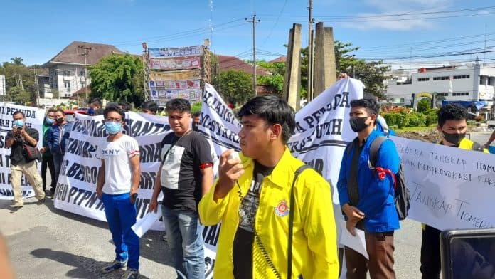 mahasiswa_medan_demo_ke_siantar_warga_mengaku_diajak_untuk_dapat_makan