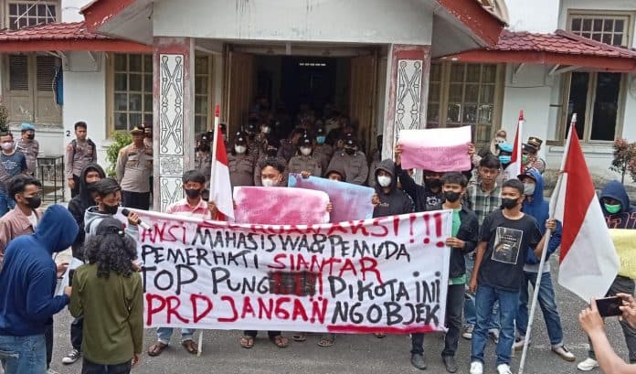 mahasiswa_siantar_gelar_aksi_turun_ke_jalan_7_pernyataan_sikap_disuarakan
