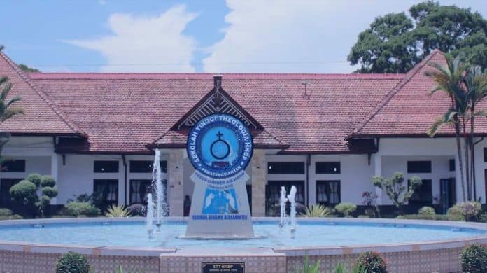 mahasiswa_stt_hkbp_siantar_yang_tewas_saat_kecelakaan_mobil_dan_ka_di_tebing_tinggi_ternyata_tunggu_wisuda