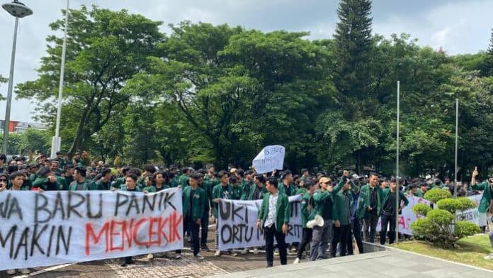 mahasiswa_tuntut_pengembalian_ukt_usu_secara_transparan_kami_siap_kawal