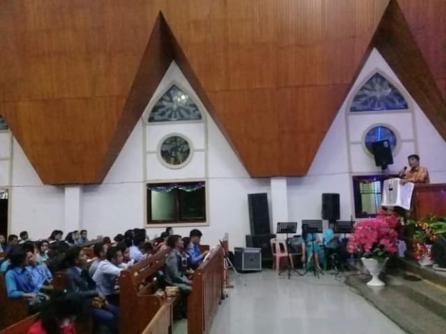 mahasiswa_uhn_rayakan_natal_di_samosir