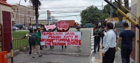 mahasiswa_uinsu_minta_poldasu_usut_dugaan_penggelapan_uang_mahad