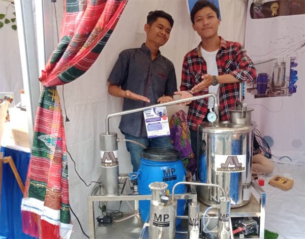 mahasiswa_umsu_ciptakan_mesin_pirolisis_hasilkan_minyak_tanah_dari_sampah_plastik