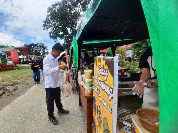 mahasiswa_usi_kenalkan_umkm_lokal_lewat_bazar_merdeka