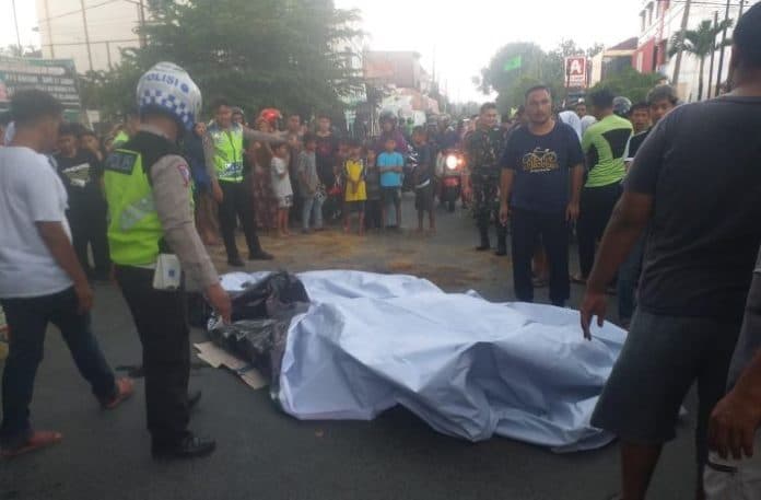 mahasiswi_pengendara_sepedamotor_tewas_terlindas_truk_di_jalan_stm