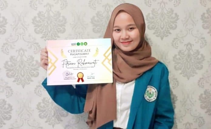 mahasiswi_pg_paud_unimed_raih_juara_1_lomba_desain_poster_di_riau