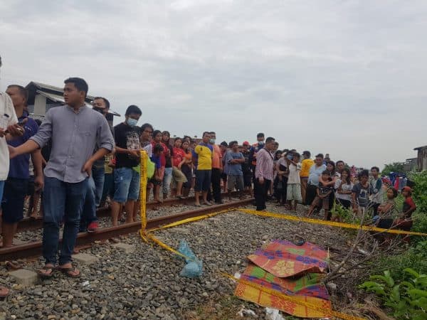 main_layangan_bocah_7_tahun_tewas_disambar_kereta_api