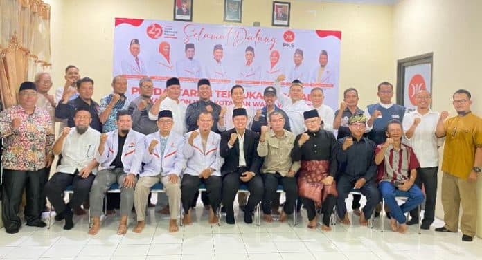 maju_balon_wali_kota_medan_prof_ridha_daftar_ke_pks