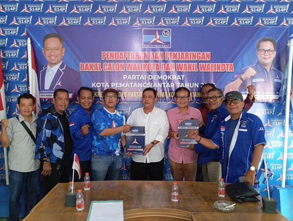 maju_pilkada_siantar_kurnia_saragih_reinward_simanjuntak_mendaftar_ke_demokrat