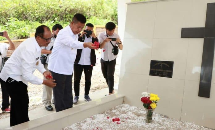 makam_mantan_bupati_simalungun_djabanten_damanik_diresmikan