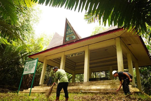makam_ompu_raja_sori_tua_harahap_di_wilayah_konsesi_tpl_dilestarikan
