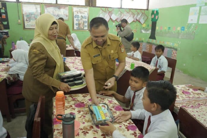 makanan_bergizi_gratis_diuji_coba_untuk_pelajar_asahan