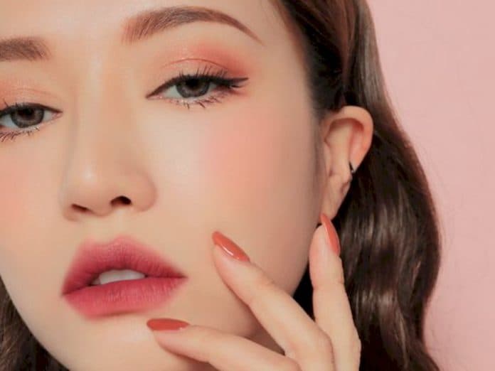 makin_tren_tips_biar_riasan_bibir_ombre_makin_kece