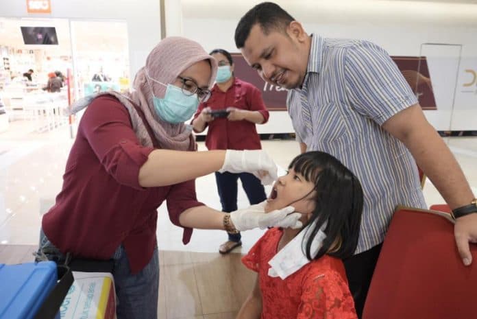 maksimalkan_capaian_imunisasi_polio_puskesmas_glugur_kota_buka_layanan_di_deli_park_mall