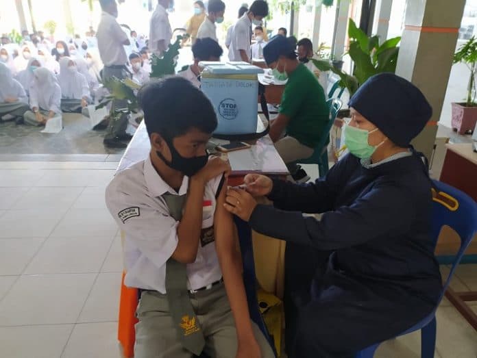 maksimalkan_ptm_smk_negeri_1_siantar_gelar_vaksinasi
