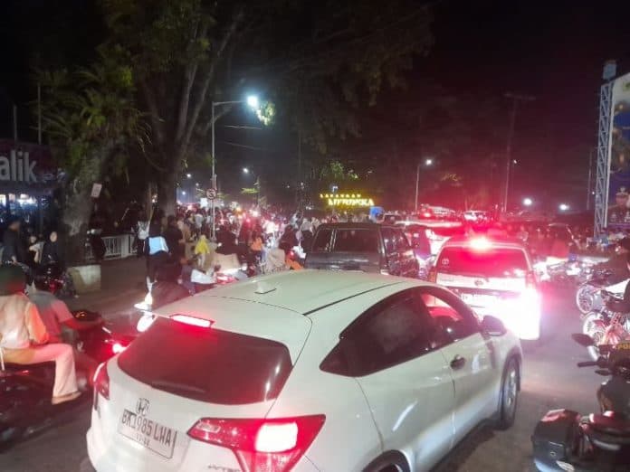 malam_tahun_baru_di_siantar_sejumlah_ruas_jalan_macet_total