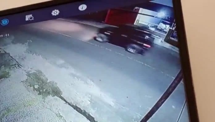 maling_mobil_beraksi_di_siantar_aksi_pelaku_terekam_cctv