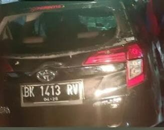 maling_mobil_dan_tabrak_lari_pelaku_hampir_tewas_dihajar_massa