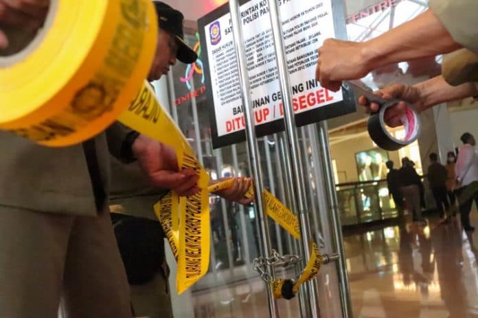 mall_center_point_medan_disegel_bobby_karena_nunggak_pajak_rp250_miliar