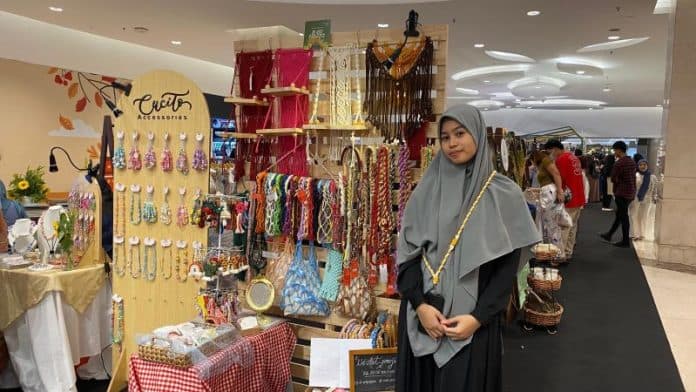 manfaatkan_teknik_simpul_bisnis_aksesoris_bisa_beromzet_jutaan_rupiah