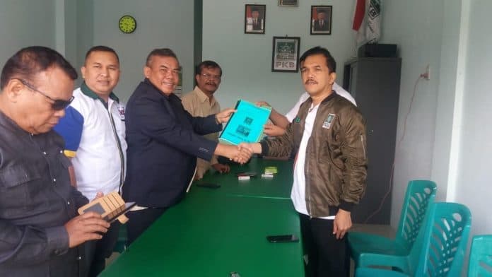 mangihut_sinaga_shmh_serius_untuk_maju_di_pilkada_samosir_2020
