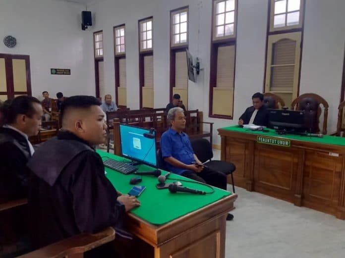 mantan_bupati_samosir_mangindar_simbolon_dituntut_4_tahun_penjara