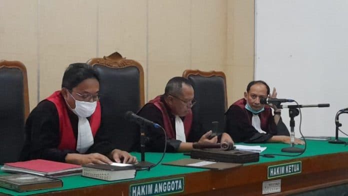 mantan_bupati_tobasa_sahala_tampubolon_divonis_14_bulan_penjara