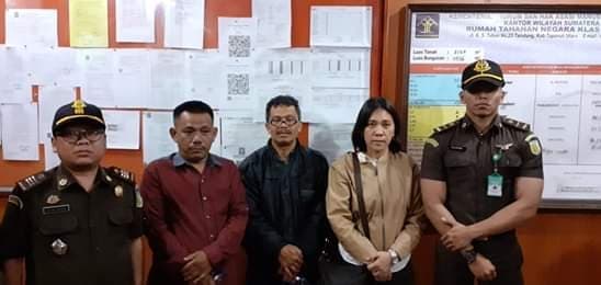 mantan_direktur_dan_bendahara_rsud_tarutung_ditahan