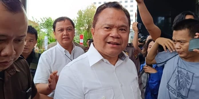 mantan_dirjen_imigrasi_ronny_sompie_diperiksa_kpk_atas_kasus_suap_harun_hasto