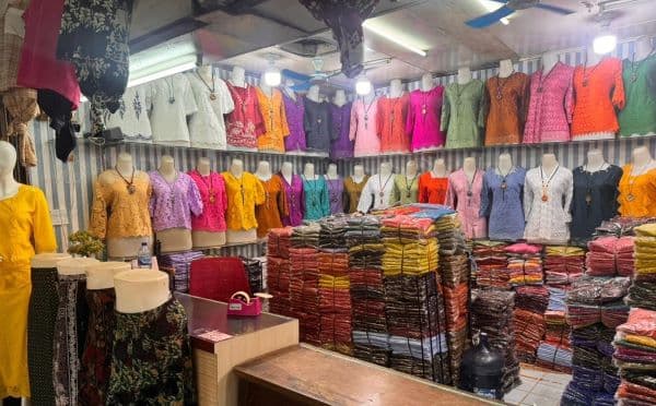 mantan_guru_di_medan_sukses_buka_konveksi_baju_renda