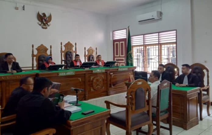 mantan_kadinkes_sumut_dan_rekanan_bacakan_pleidoi_hari_ini