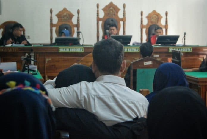 mantan_kadinkes_sumut_dituntut_20_tahun_penjara