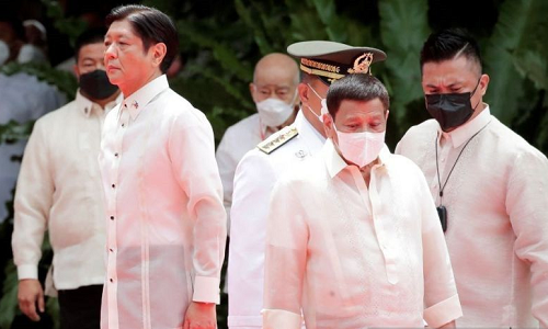 mantan_kepala_militer_ditunjuk_jadi_menteri_pertahanan_filipina