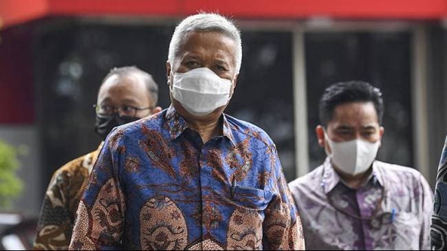mantan_ketua_mk_pecat_hakim_agung_yang_kena_ott