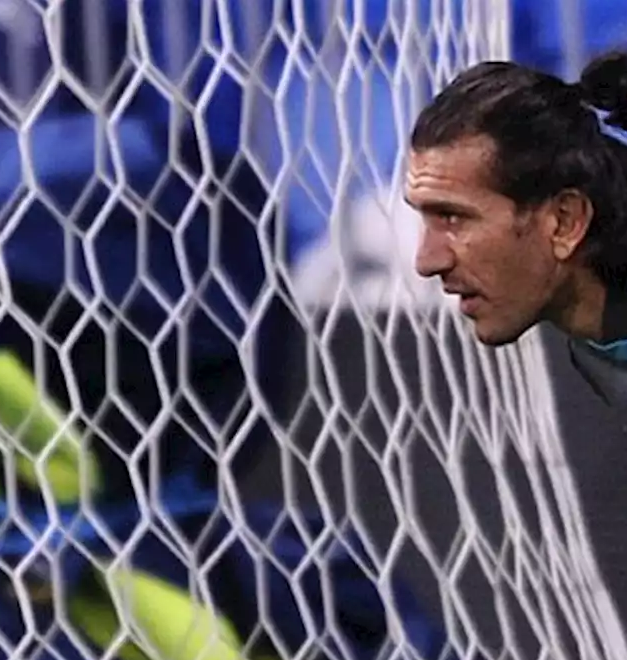 mantan_kiper_timnas_turki_rustu_recber_positif_covid_19