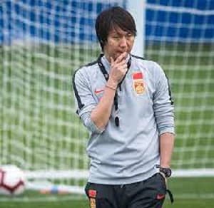 mantan_pelatih_timnas_china_li_tie_mendadak_ditahan