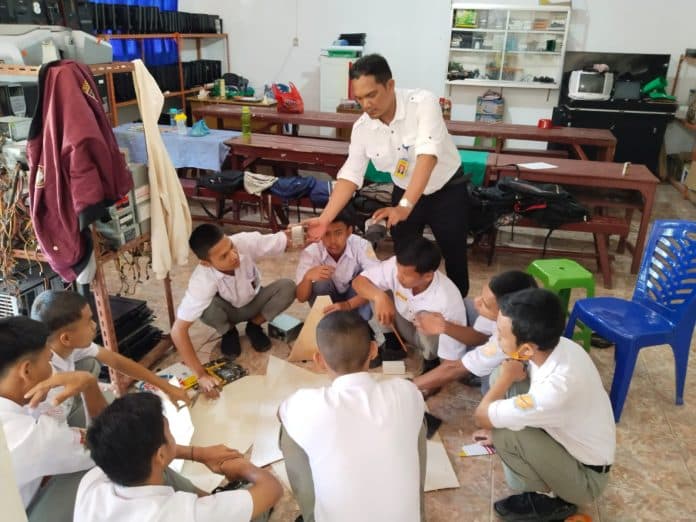 mantap_pelajar_smk_swasta_trisakti_siantar_ciptakan_alat_yang_bisa_diajak_berkomunikasi_dalam_mobil