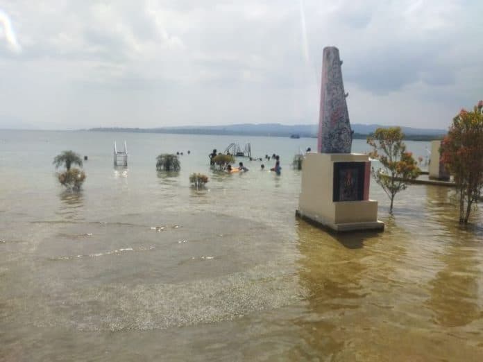 maret_dan_april_air_danau_toba_naik_hingga_2_meter