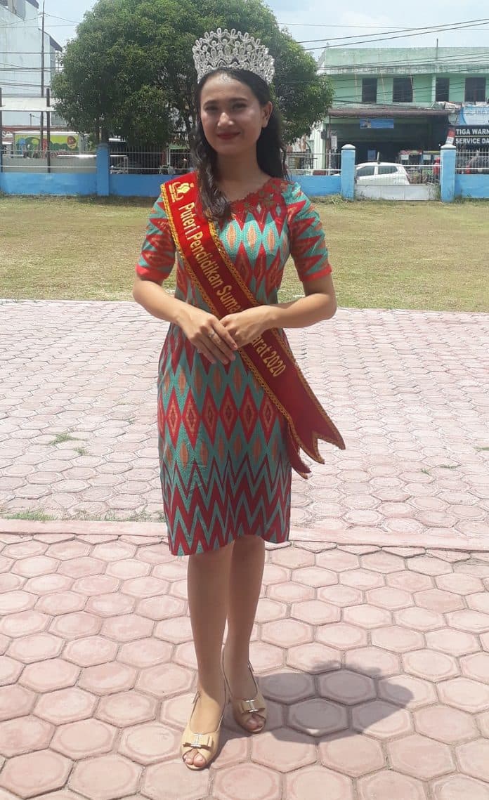 marienta_simamora_lahir_di_humbahas_besar_di_pelalawan_jadi_putri_pendidikan_sumbar