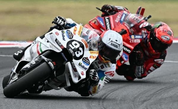 marquez_juara_race_motogp_san_marino_martin_kena_prank_hujan